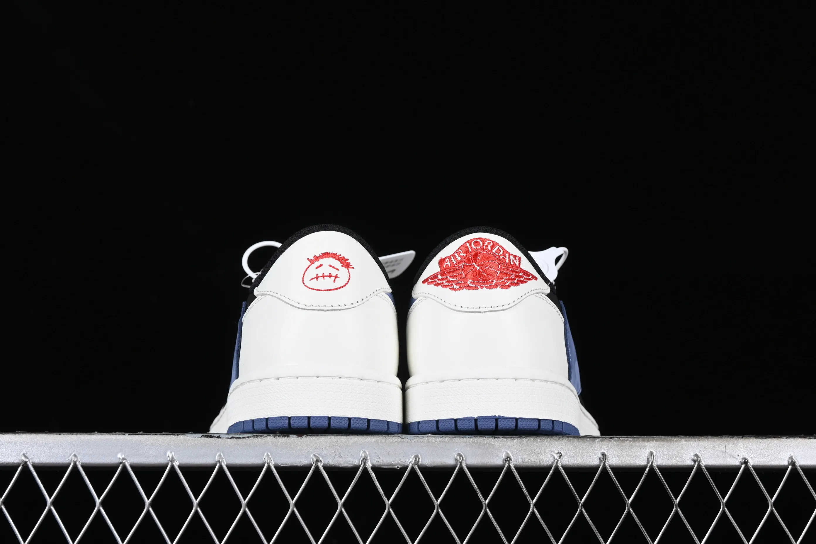 All Categories Air Jordan Jordan Series Basketball Shoes Air Jordan 1 Low Travis Scott x Air Jordan 1 Low OG AJ1 Joe 1 Overhook Low Basketball Shoes DM7866-040